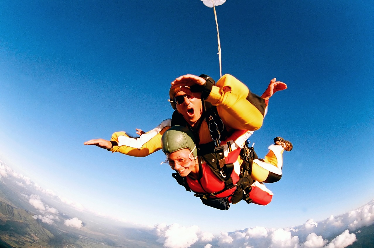 idei-de-cadou-skydiving
